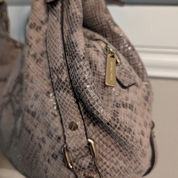 ✨ Like New Michael Kors Snake Print 3 Compartment Shoulder Bag - Tan - Picture 3 of 16